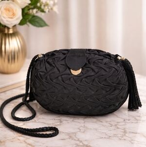 Classic Black Quilted Crossbody Bag – Timeless & Elegant